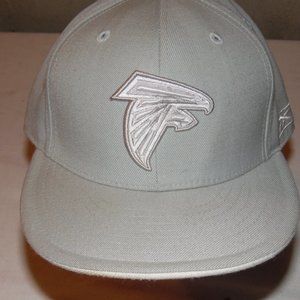 Atlanta Falcons Reebok Fitted Hat size 7 3/4